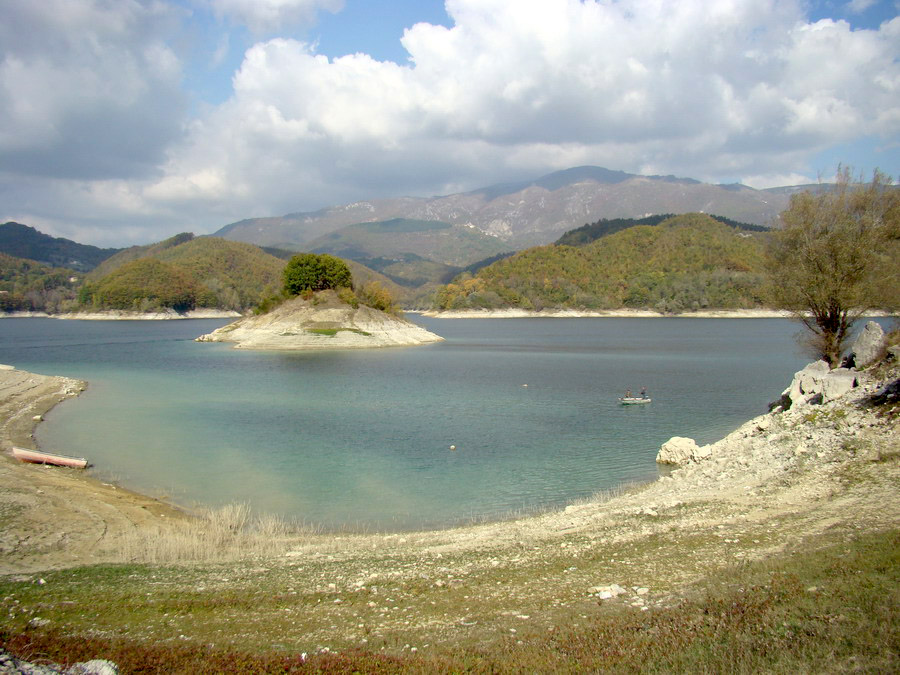 Un giro intorno al Lago del Salto